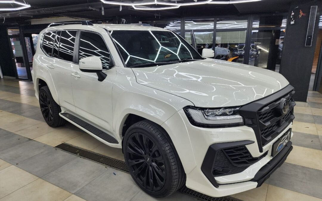 Toyota Land Cruiser 300 — выполнили антихром