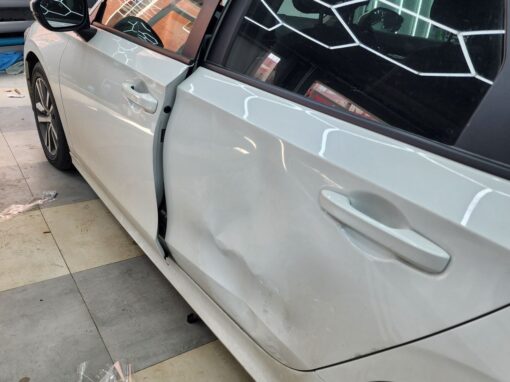 Honda Civic — ремонт сложной вмятины на двери без покраски методом PDR