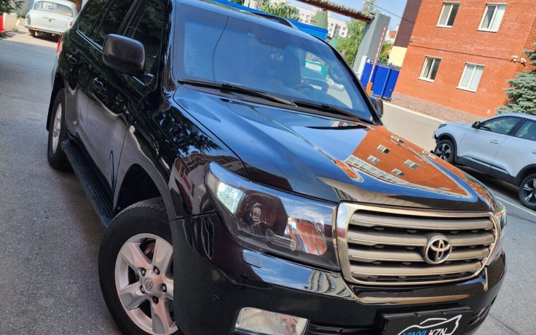 Toyota Land Cruiser 200 — химчистка салона, полировка кузова и керамика