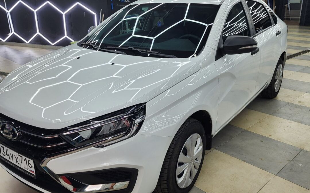 Lada Vesta — атермальная тонировка стекол автомобиля