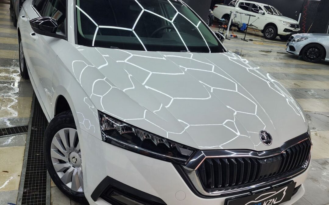 Skoda Octavia — ремонт сколов на ЛКП, бронирование авто и оклейка крыши