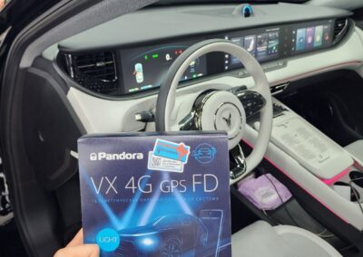Voyah Free — установка автосигнализации Pandora VX 4G GPS и бронирование лобового