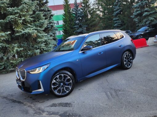 BMW X3 — оклейка синей матовой полиуретановой пленкой