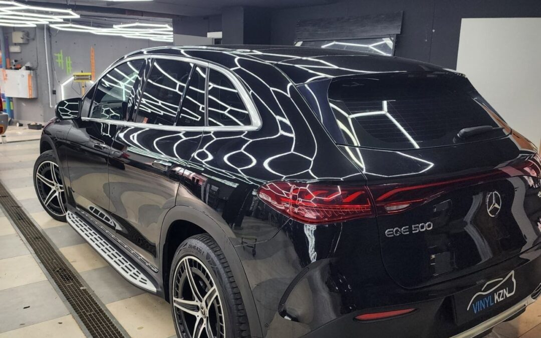 Mercedes EQE — установили доводчики дверей.
