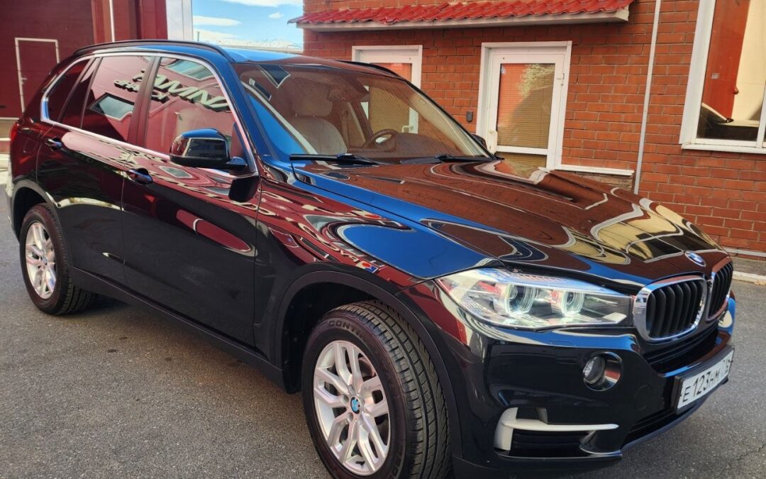 BMW X5 — полировка кузова и нанесение керамики в два слоя