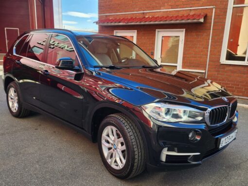 BMW X5 — полировка кузова и нанесение керамики в два слоя