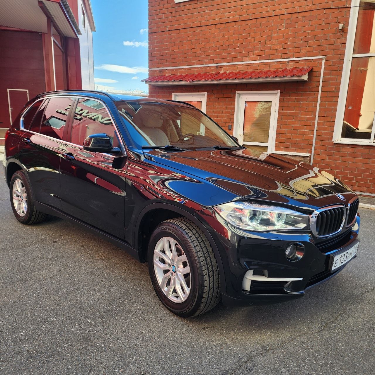 BMW X5 - полировка кузова и нанесение керамики в два слоя