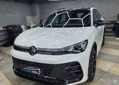 Volkswagen Tiguan — бронирование капота, фар и лобового стекла полиуретаном