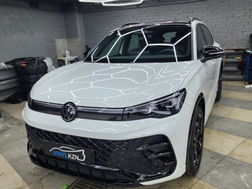 Volkswagen Tiguan — бронирование капота, фар и лобового стекла полиуретаном